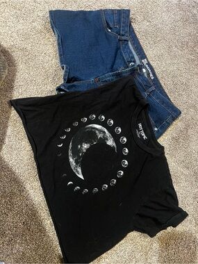 Hot Topic Black Crescent Moon Phase Graphic Tee and size 18 booty shorts